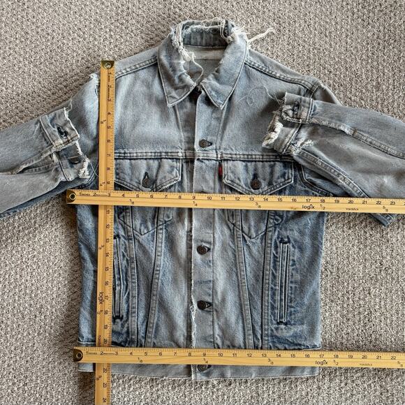 Levi’s Kids XL Denim Jacket Distressed Faded Blue Trucker Youth 14/16 Frayed Hem - Picture 3 of 11